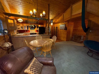 Story Book Creek Front Cottage on Bear Creek. Country setting