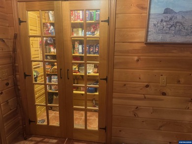 Story Book Creek Front Cottage on Bear Creek. Country setting