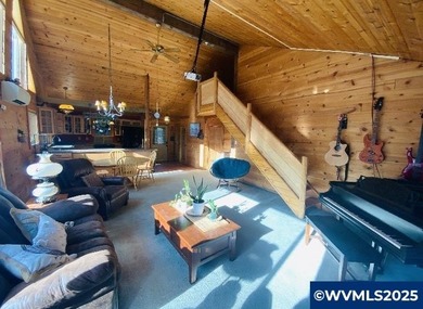 Story Book Creek Front Cottage on Bear Creek. Country setting