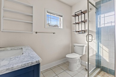 Stunning 5 Bed 3 Full Bath Historic Home w/ heated 2 car - photo 18