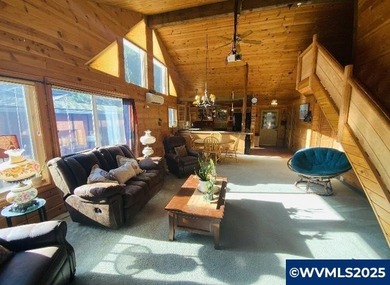 Story Book Creek Front Cottage on Bear Creek. Country setting