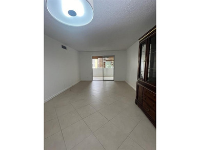 Gorgeous condo 3 miles from the beach! Condo on the second floor