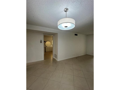 Gorgeous condo 3 miles from the beach! Condo on the second floor