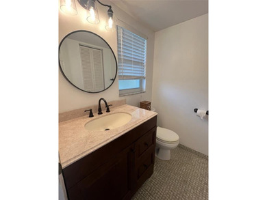 Gorgeous condo 3 miles from the beach! Condo on the second floor