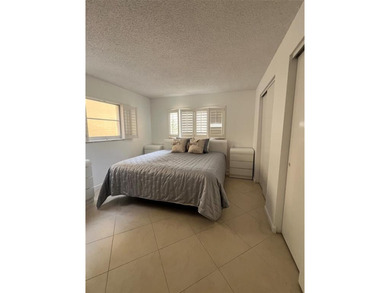 Gorgeous condo 3 miles from the beach! Condo on the second floor
