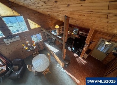 Story Book Creek Front Cottage on Bear Creek. Country setting