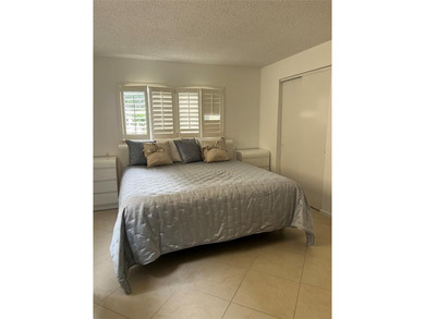 Gorgeous condo 3 miles from the beach! Condo on the second floor