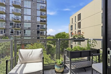 Exceptional North Loop living in a beautifully updated corner - photo 28