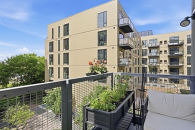 Exceptional North Loop living in a beautifully updated corner - photo 29