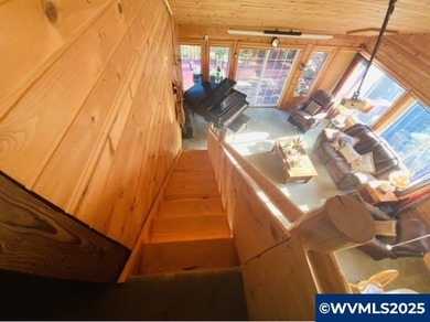 Story Book Creek Front Cottage on Bear Creek. Country setting