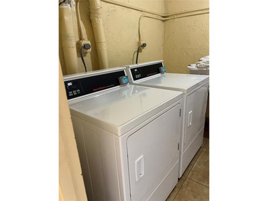 Gorgeous condo 3 miles from the beach! Condo on the second floor