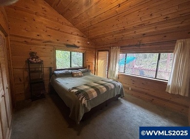 Story Book Creek Front Cottage on Bear Creek. Country setting