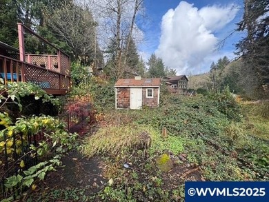 Story Book Creek Front Cottage on Bear Creek. Country setting