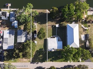 RARE OPPORTUNITY! Waterfront lot located on the main canal with - photo 2