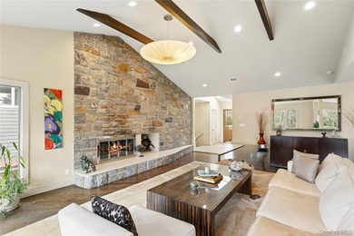 Welcome to this expansive 5-bedroom, 3.5-bathroom residence - photo 11