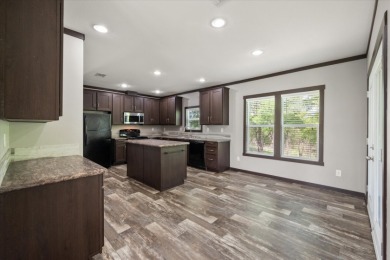 Well Maintained Manufactured home at RC LAKE! - photo 16