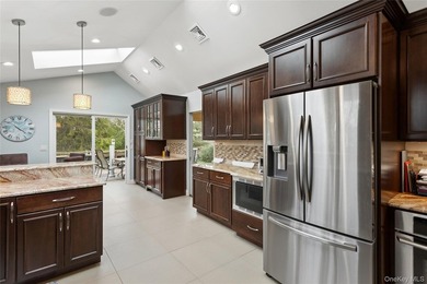 Welcome to this expansive 5-bedroom, 3.5-bathroom residence - photo 18