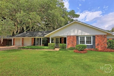 ALL-BRICK RANCH ON 0.74 ACRES with brand-new flooring - photo 2