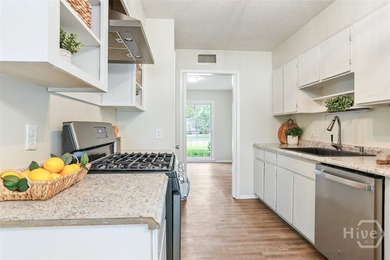 ALL-BRICK RANCH ON 0.74 ACRES with brand-new flooring - photo 6
