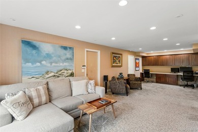 Welcome to this expansive 5-bedroom, 3.5-bathroom residence - photo 32