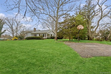 Welcome to this expansive 5-bedroom, 3.5-bathroom residence - photo 35
