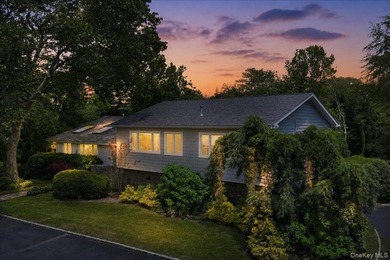 Welcome to this expansive 5-bedroom, 3.5-bathroom residence - photo 40