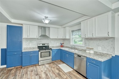 Welcome to 19 Loderdale Drive! This beautifully maintained - photo 12