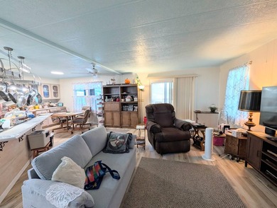 Movein ready 2 bed, 2 bath home in the 55+ community of Clover - photo 16