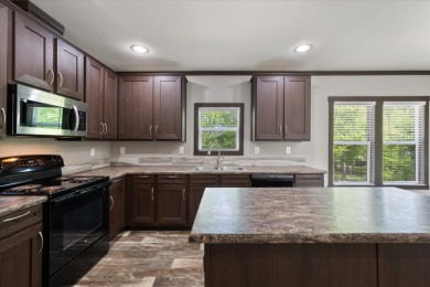 Well Maintained Manufactured home at RC LAKE! - photo 22