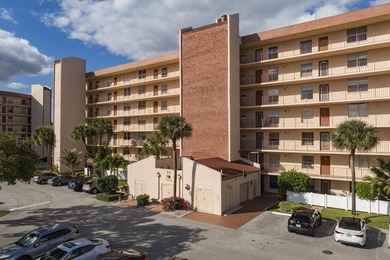 Beautiful, private unit offers peaceful views and a relaxed - photo 3