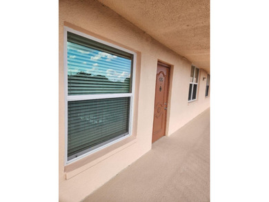Beautiful, private unit offers peaceful views and a relaxed - photo 5