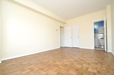 Perched on the top-floor corner, this sun-drenched 2-bedroom - photo 25