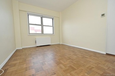 Perched on the top-floor corner, this sun-drenched 2-bedroom - photo 30