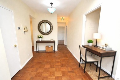 Perched on the top-floor corner, this sun-drenched 2-bedroom - photo 33