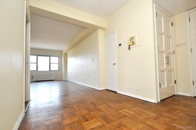 Perched on the top-floor corner, this sun-drenched 2-bedroom - photo 35
