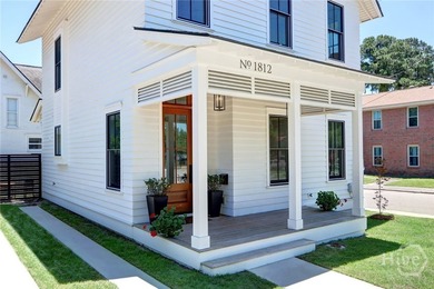 Quintessential Modern Living in the Starland / Thomas Square - photo 1