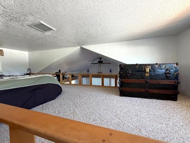 Updated 2004 park model located in the 55+ Chetco RV Park. This - photo 14