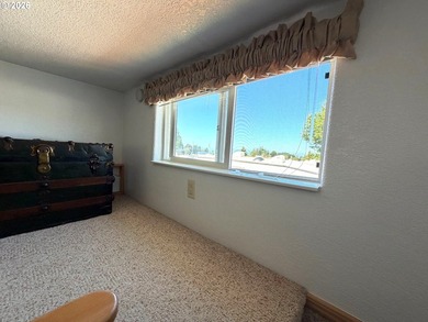 Updated 2004 park model located in the 55+ Chetco RV Park. This - photo 16