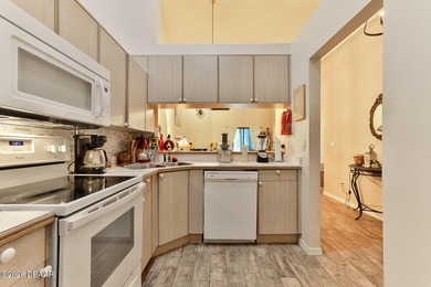 Beautifully updated home tucked away in a quiet, hidden section - photo 17