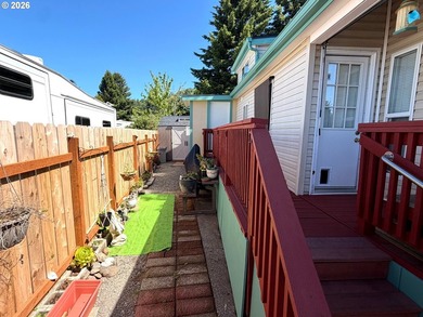 Updated 2004 park model located in the 55+ Chetco RV Park. This - photo 18