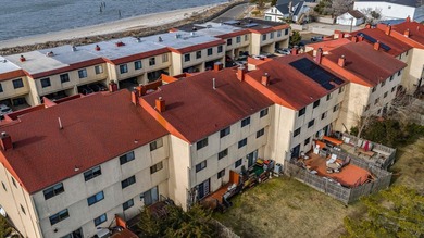 Welcome to 18 Empire Drive in the Bay Club Condominiums!