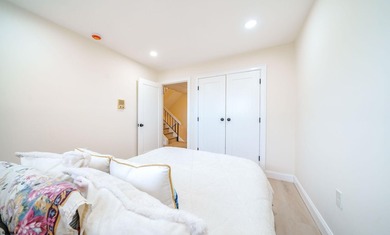 Welcome to 18 Empire Drive in the Bay Club Condominiums!