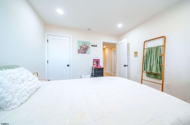 Welcome to 18 Empire Drive in the Bay Club Condominiums!