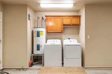 Welcome to McKinzie Townhomes #10, a beautifully maintained - photo 19