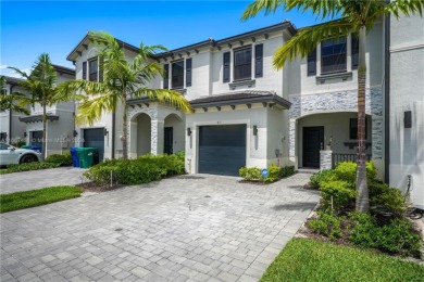 (private lake, pond, creek) Townhome/Townhouse For Sale in Miami Gardens Florida