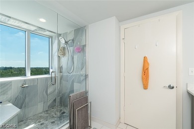 It's truly paradise at the luxurious Oasis Tower One, located - photo 14