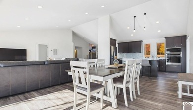 Spectacular views. Prime marina location. Investor-ready - photo 14