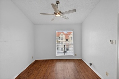 Charming and super clean 1-bedroom, 3rd-floor condo at Beach - photo 16