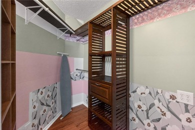 Charming and super clean 1-bedroom, 3rd-floor condo at Beach - photo 21
