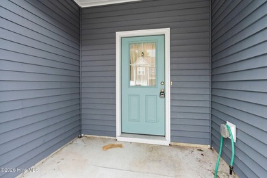 Welcome to this well-appointed three-bedroom, two-and-a-half - photo 3